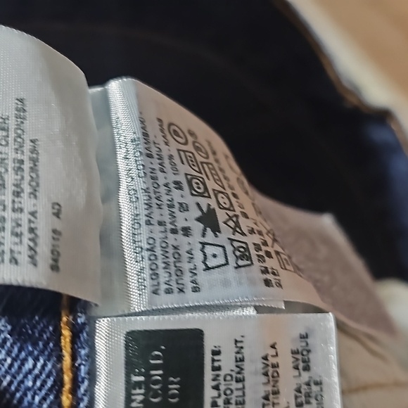 Levi's 501 4 Button Fray Hem Shorts Size 25 - Picture 3 of 5